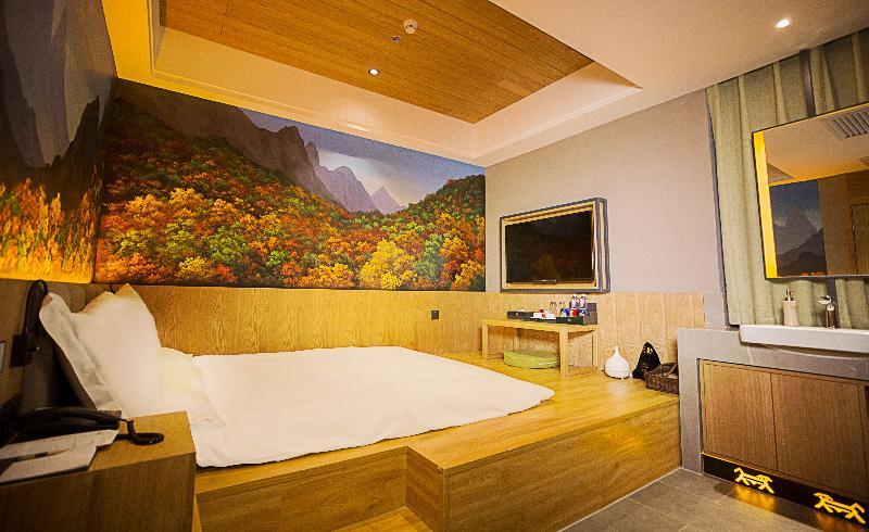 Qiu Guo Hotel Hua Mao Chaoyang  Exteriör bild